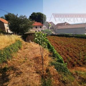 Imotski Lokvičići kamene kuće na parceli od 2035 m2 - ekskluziva