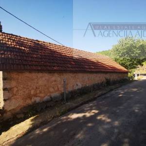 Imotski Lokvičići kamene kuće na parceli od 2035 m2 - ekskluziva