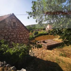 Imotski Lokvičići kamene kuće na parceli od 2035 m2 - ekskluziva