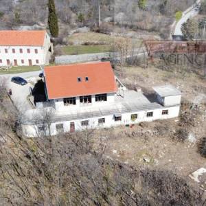 Imotski Lovreć stambeno-poslovni objekt 700 m2 - NOVO