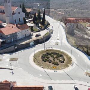 Imotski Lovreć stambeno-poslovni objekt 700 m2 - NOVO