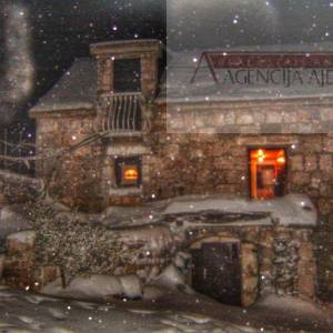 Imotski Lovreć uređena kamena kuća sa okućnicom