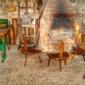 Imotski Lovreć uređena kamena kuća sa okućnicom