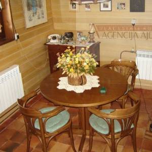 Imotski Lovreć uređena kamena kuća sa okućnicom