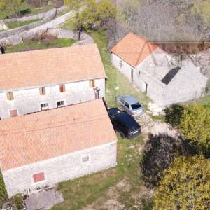 Imotski - Mrnjavci 4 kamene kuća 256m2 + okućnica - intima