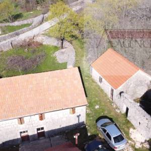 Imotski - Mrnjavci 4 kamene kuća 256m2 + okućnica - intima
