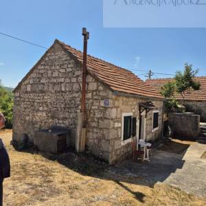 Imotski - Mrnjavci 4 kamene kuća 256m2 + okućnica - intima