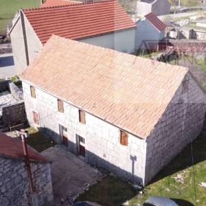 Imotski - Mrnjavci 4 kamene kuća 256m2 + okućnica - intima