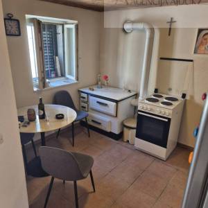 Imotski - Mrnjavci 4 kamene kuća 256m2 + okućnica - intima