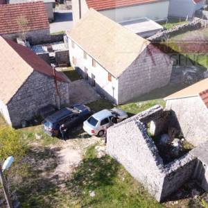 Imotski - Mrnjavci kamena kuća 68 m2 + okućnica