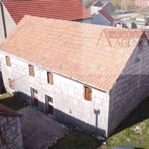 Imotski - Mrnjavci kamene kuća 190m2 + okućnica