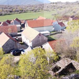 Imotski - Mrnjavci kamene kuća 190m2 + okućnica
