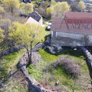 Imotski - Mrnjavci kamene kuća 190m2 + okućnica