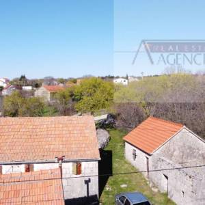 Imotski - Mrnjavci kamene kuća 190m2 + okućnica