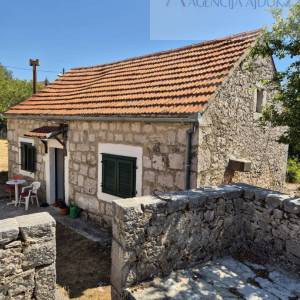 Imotski - Mrnjavci kamene kuća 190m2 + okućnica
