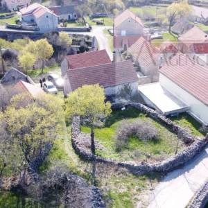 Imotski - Mrnjavci kamene kuća 190m2 + okućnica