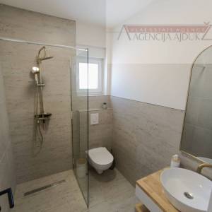 Imotski nova kuća 199 m2 + bazen - top ponuda!