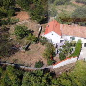 Imotski obiteljska kamena kuća 250 m2 + okućnica 1209 m2 Drum