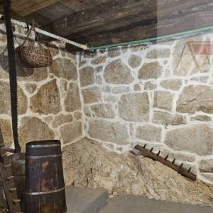 Imotski obiteljska kamena kuća 250 m2 + okućnica 1209 m2 Drum