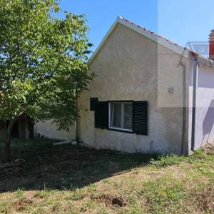 Imotski obiteljska kamena kuća 250 m2 + okućnica 1209 m2 Drum