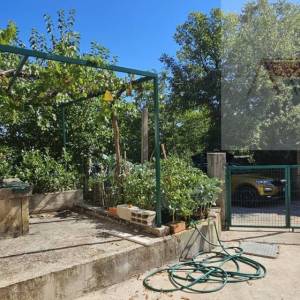 Imotski obiteljska kamena kuća 250 m2 + okućnica 1209 m2 Drum