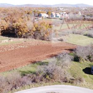 Imotski objekt + građevinsko zemljište 2413 m2 Proložac Gornji