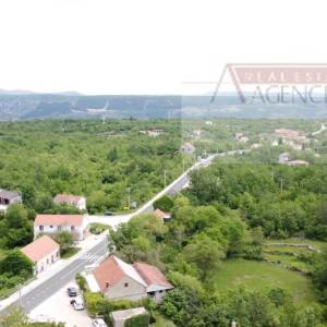 Imotski Poljica građevinsko zemljište 2502 m2 + objekti - novo