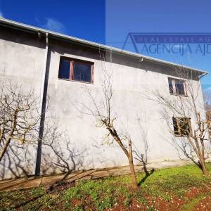 Imotski poslovni objekt 635 m2 sa zemljištem 1950 m2