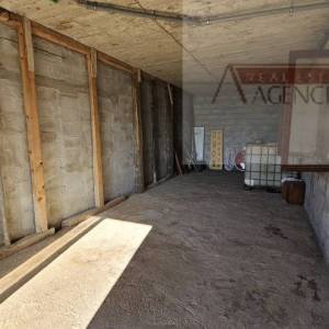 Imotski poslovni prostor 200 m2 + dvorište - najam