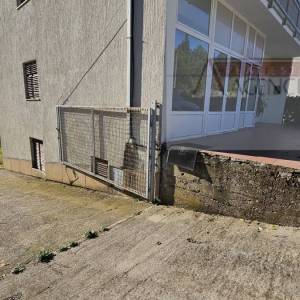 Imotski poslovni prostor 200 m2 + dvorište - najam