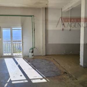 Imotski poslovni prostor 200 m2 + dvorište - najam