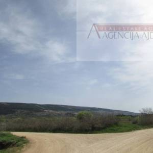 Imotski Postranje 18000 m2 poljoprivredno!