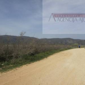 Imotski Postranje 18000 m2 poljoprivredno!