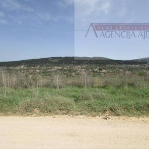 Imotski Postranje 18000 m2 poljoprivredno!