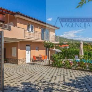 Imotski Proložac Donji vila s bazenom 286 m2 - novo u ponudi