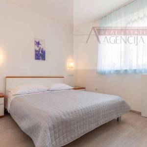 Imotski Proložac Donji vila s bazenom 286 m2 - novo u ponudi