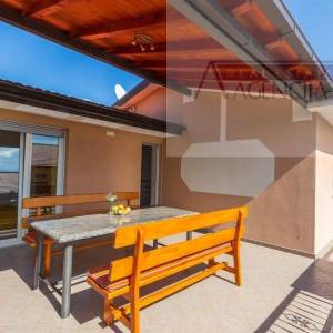 Imotski Proložac Donji vila s bazenom 286 m2 - novo u ponudi