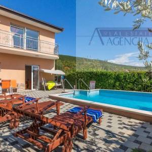 Imotski Proložac Donji vila s bazenom 286 m2 - novo u ponudi