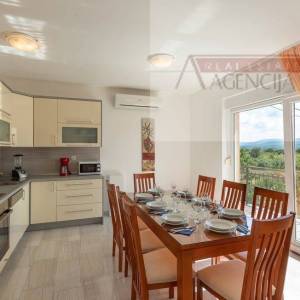 Imotski Proložac Donji vila s bazenom 286 m2 - novo u ponudi