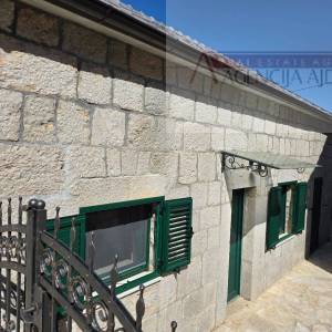 Imotski renovirana kamena kuća - vrhunska nekretnina - novo!