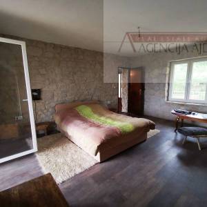 Imotski Runović kamena kuća 250 m2 sa uređenom okućnicom