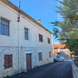 Imotski Runović obiteljska kuće 230 m2 + okućnica