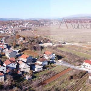 Imotski Runović obiteljska kuće 230 m2 + okućnica