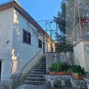 Imotski Runović obiteljska kuće 230 m2 + okućnica