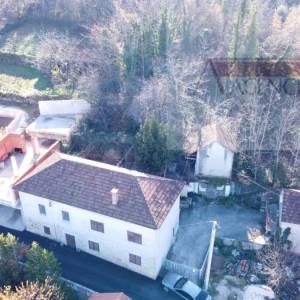 Imotski Runović obiteljska kuće 230 m2 + okućnica