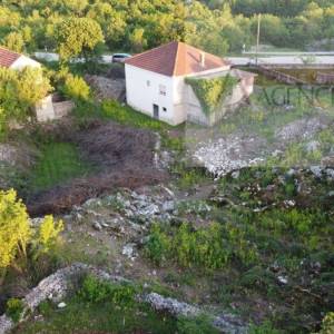 Imotski Runović samostojeća kuća 250 m2 + okućnica 1600 m2