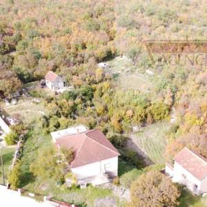 Imotski Runović samostojeća kuća 250 m2 + okućnica 1600 m2