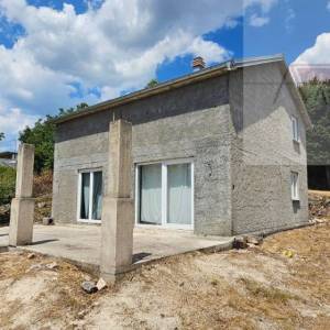 Imotski samostojeća kuća 140 m2 na parceli od 1196 m2 - novo u ponudi