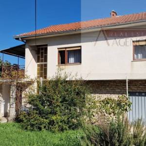 Imotski samostojeća kuća 3 etaže 372 m2 + velika okućnica