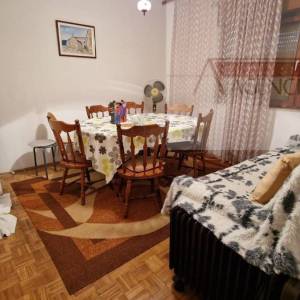 Imotski samostojeća kuća 3 etaže 372 m2 + velika okućnica